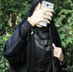nody-عکس-پروفایل-دختر-چادری-با-گوشی-1633440138.jpg