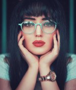 nody-عکس-دختر-جذاب-با-عینک-1638030312.jpg