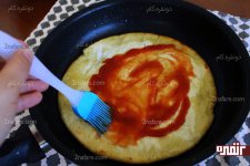 آغشته-کردن-خمیر-طلایی-شده-با-سس-گوجه-فرنگی-768x512.jpg