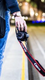 پس-زمینه-موبایل-دوربین-عکاسی-canon-768x1365.jpg