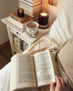 عکس-دختر-با-قهوه-و-کتاب-برای-پروفایل-11.jpg