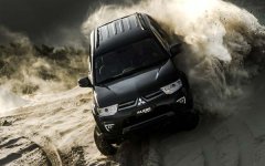 2015_mitsubishi_pajero_hpe_s-wide.jpg