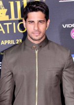 Sidharth_Malhotra_at_IIFA_awards_2014.jpg Sidharth_Malhotra_at_IIFA_awards_2014.jpg