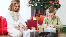 عکاسی_از_آنباکسینگ_هدیه_کریسمس.jpg