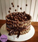 hommemadedecoratedcake.jpg