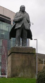 Statue_of_John_Boynton_(J.B.)_Priestley_-_geograph.org.uk_-_387063.jpg