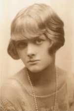 220px-Young_Daphne_du_Maurier.jpg