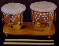 Aserbaidschanische_Volksinstrument_Goschanaghara.JPG