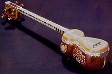 220px-Aserbaidschanische_Volksinstrument_Tar.jpeg