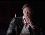 bill-skarsgard-scares-bill-hader-with-eyes-pennywise-it-6-5.jpg