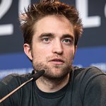 220px-MJK_08781_Robert_Pattinson_(Damsel,_Berlinale_2018).jpg