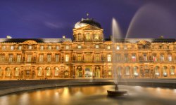 Louvre-Museum-Fountain-Paris-France.jpg