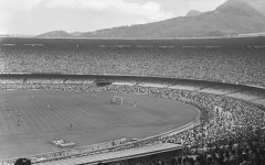 lossy-page1-1200px-Jogo_no_Estádio_do_Maracanã_antes_da_Copa_do_Mundo_de_1950.tif.jpg
