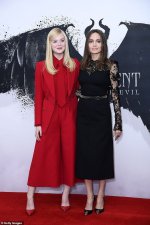 Elle-Fanning-new-pics-4.jpg